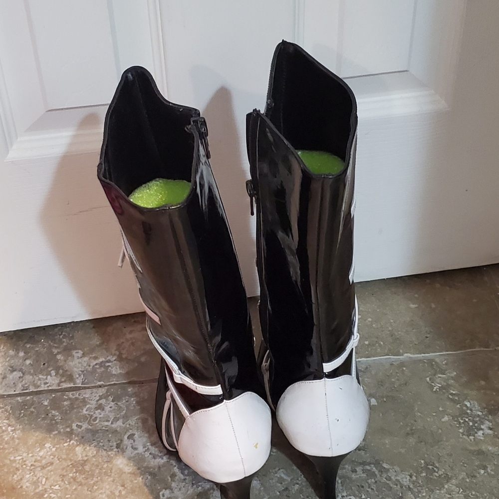 Boots - Picture 3 of 4
